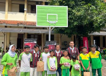 Persis Goes To School